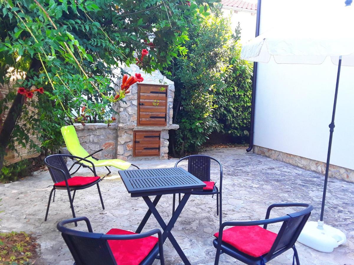 Apartmani Juliska Pirovac Exterior foto