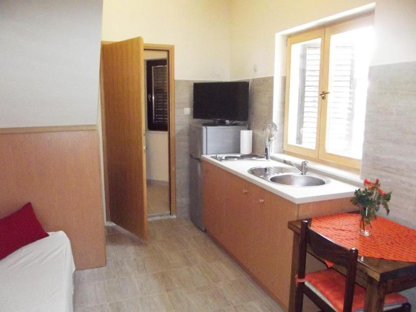 Apartmani Juliska Pirovac Exterior foto